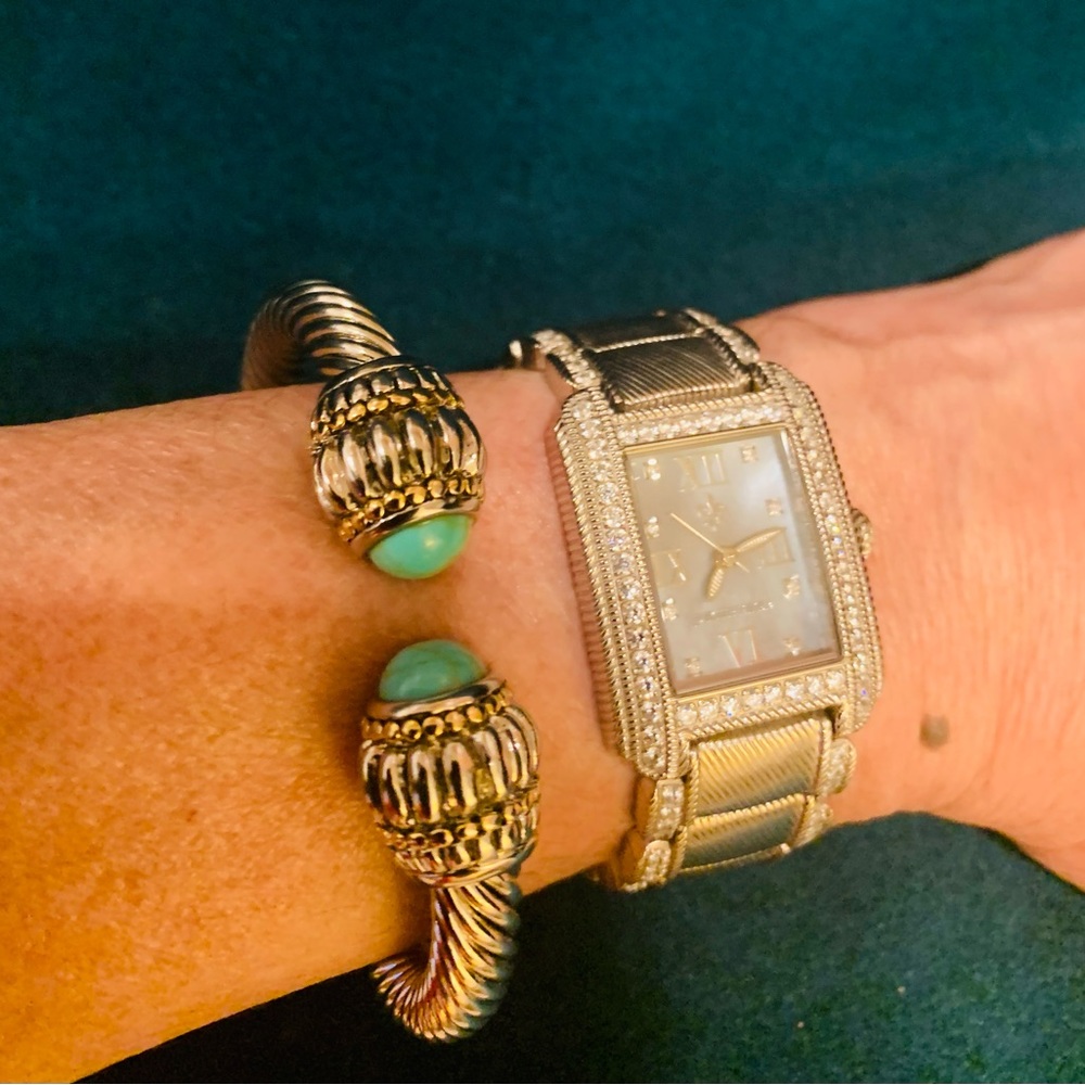 Stunning Rhodium-plated Chrome Cable Bangle with Turquoise Stones